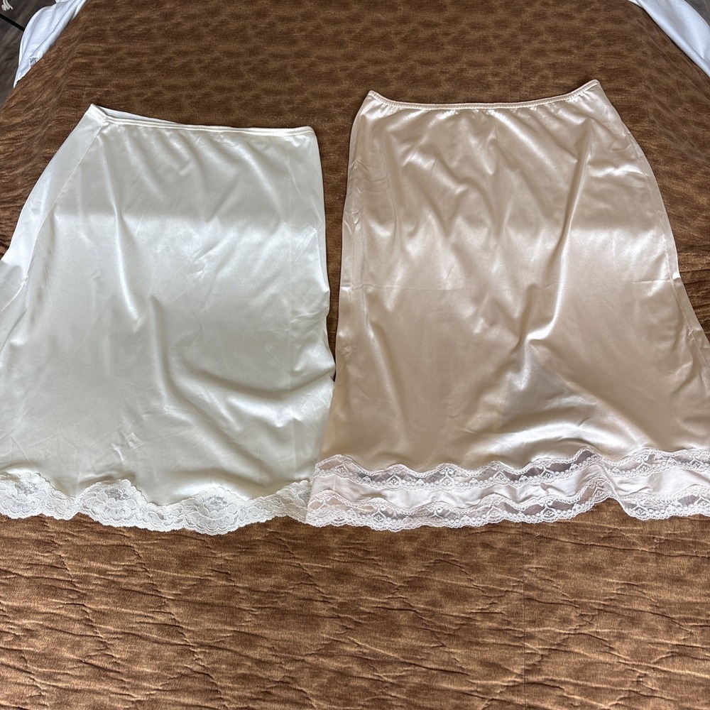 VTG Midi  Slip Skirt Cream Beige Lace Lot (2) Slit Back  Shirring Size Medium